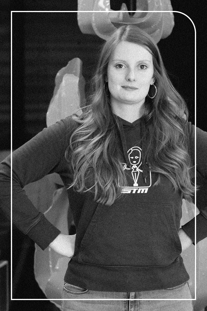 LÉA 
Designeuse graphique